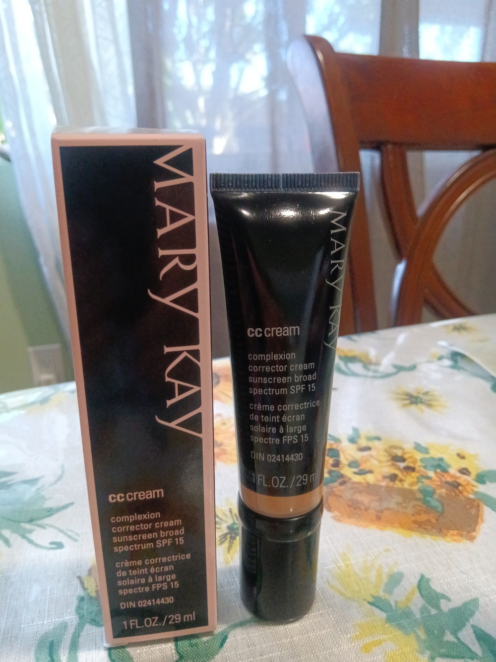 Mary Kay CC Cream -Ligt To Medium (Complexion Corrector SPF 15)